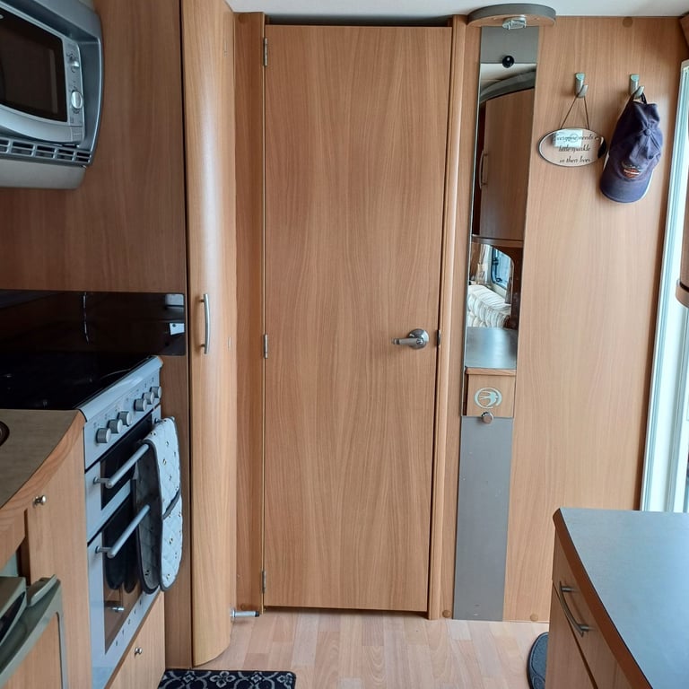 2008 Swift challenger 480 2 berth caravan with motor mover.  