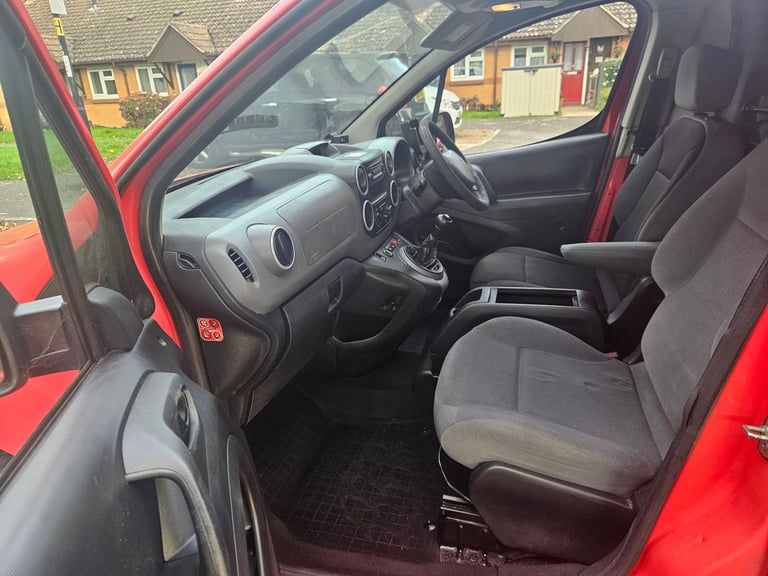 Peugeot partner 1.6hdi economy model van 1OWNER FULL SERVICE HISTORY LOW MILES 