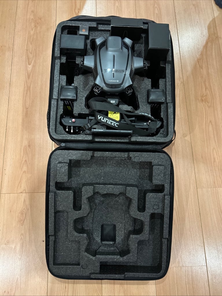 Yuneec Typhoon H Professional Drone- Cinematic 4k -Excellent Condition 