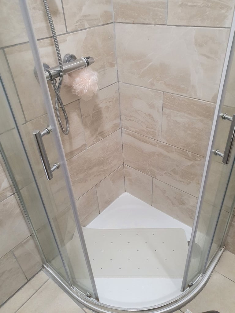 Full Ensuite Bedroom- Newcastle City Center-650PCM-All Bills Inc-No agents