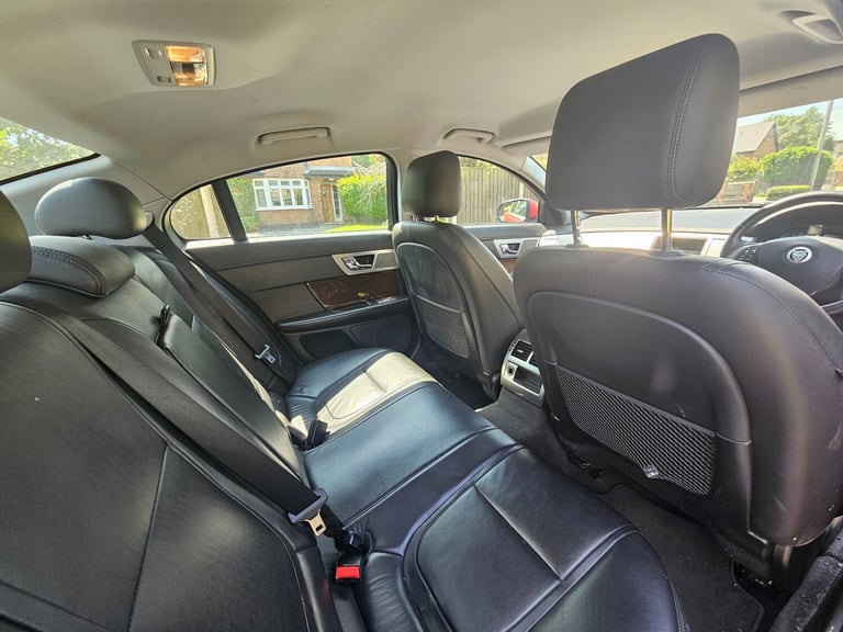 2013 Jaguar XF 2.2d [200] Premium Luxury 4dr Auto SALOON Diesel Automatic