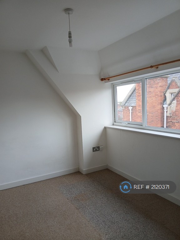 1 bedroom flat in Wessex House, Taunton, TA1 (1 bed) (#2120371)