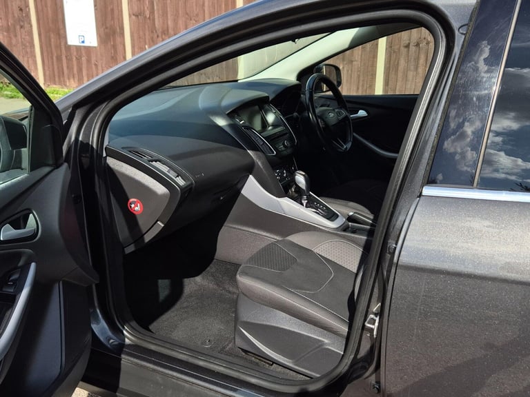 2015 Ford Focus 1.6 Zetec Powershift Euro 6 5dr HATCHBACK Petrol Automatic
