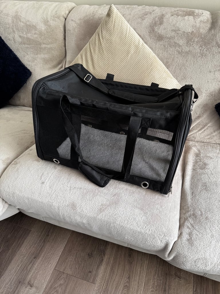 Soft sided pet cat/dog carrier bag 