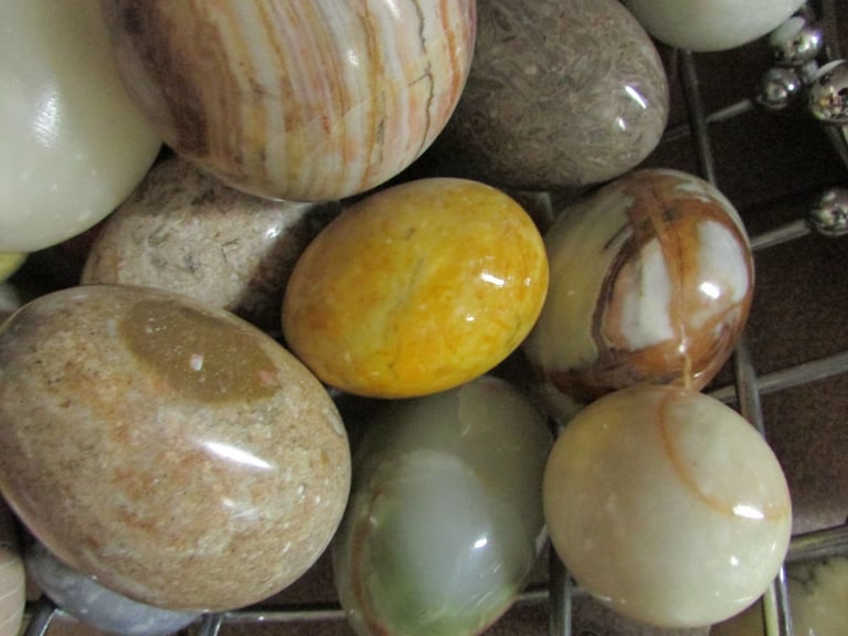 HUGE Collection of 315 x Various Marble / Onyx / Alabaster Eggs