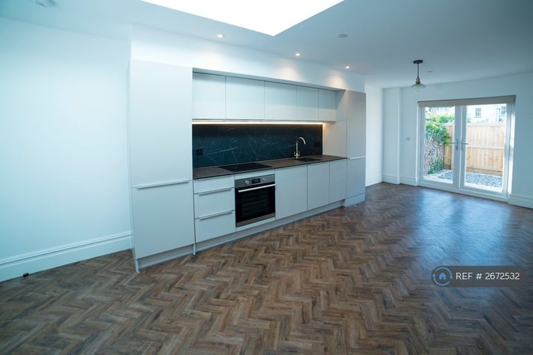 1 bedroom flat in Cathedral Road, Cardiff, CF11 (1 bed) (#2672532)