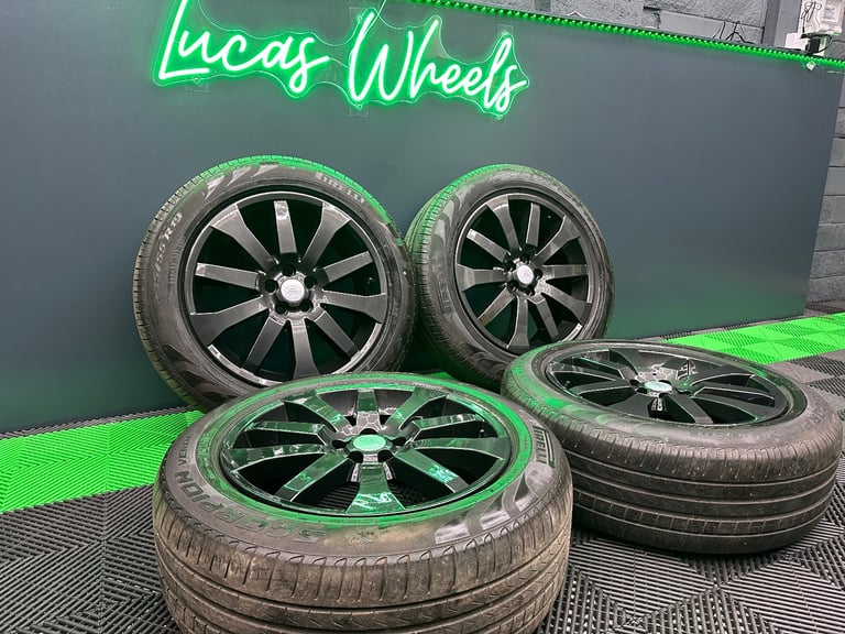 Land Rover Freelander 2 19 inch HST’s powder coated Technical Grey Alloy wheels & Pirelli tyres!