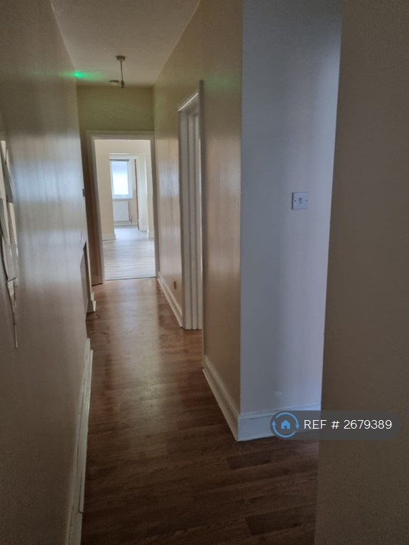 2 bedroom flat in New Ferry Road, Wirral, CH62 (2 bed) (#2679389)