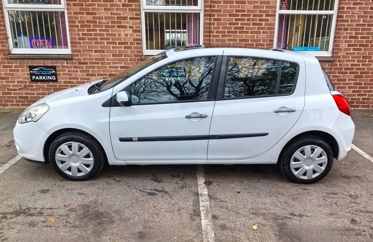 2009 Renault Clio 1.1 Clio Expression 16v 5dr Hatchback Petrol Manual