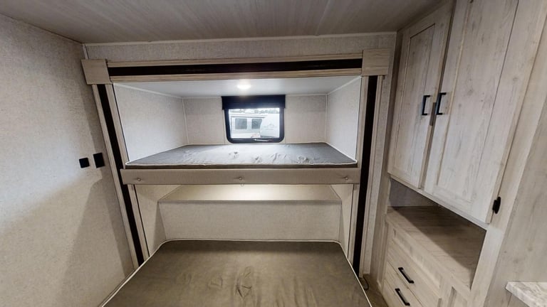 Brand New Forest River East To West Della Terra 323QB American Caravan 5th Wheel