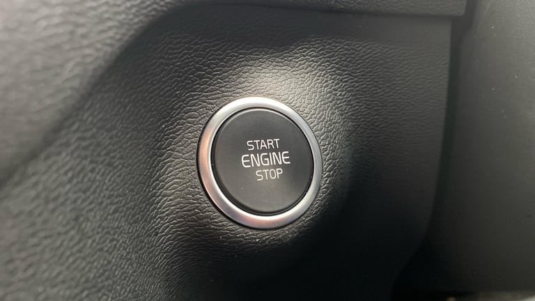 2022 Volvo XC40 2.0 B3 MHEV Plus SUV 5dr Petrol Hybrid DCT Auto Euro 6 (s/s) (163 ps) Petrol/Elec...