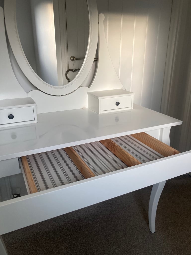 Dressing table 
