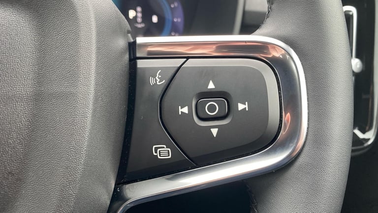 2022 Volvo XC40 2.0 B3 MHEV Plus SUV 5dr Petrol Hybrid DCT Auto Euro 6 (s/s) (163 ps) Petrol/Elec...