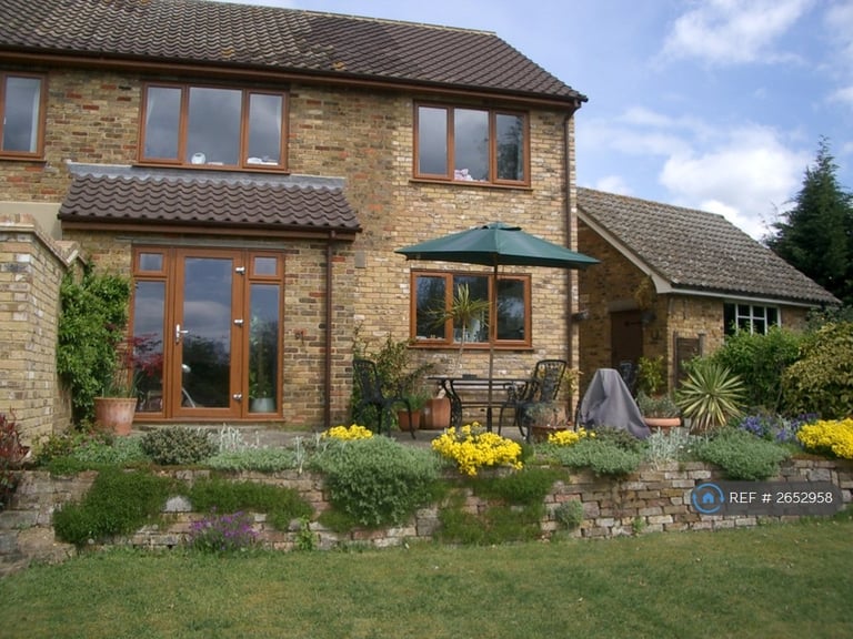 3 bedroom house in Mangrove Drive, Hertford, SG13 (3 bed) (#2652958)