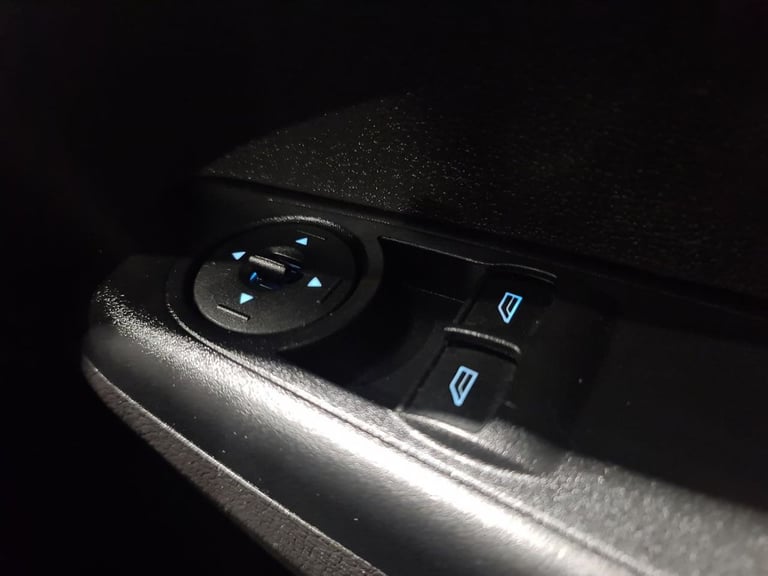 FORD TRANSIT COURIER 1.0 ECOBOOST LEADER P/V PETROL L1 100 BHP SWB