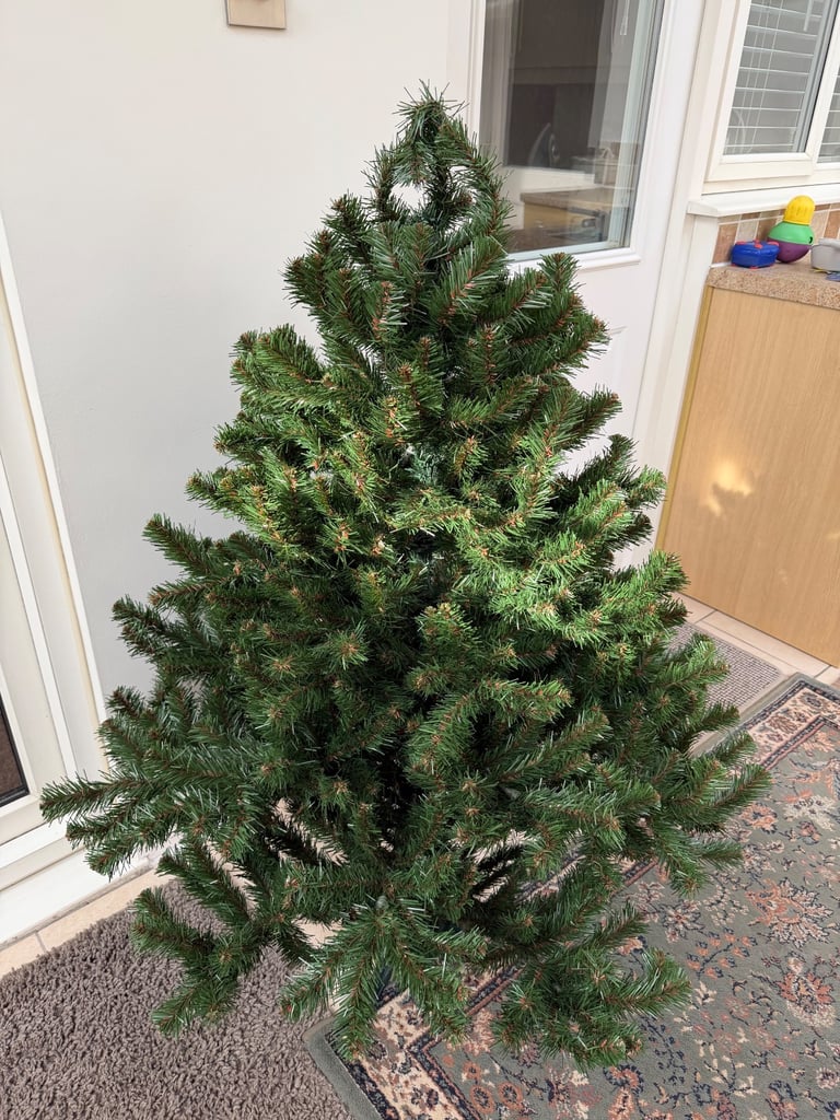 Notcutts 4ft 6 Artificial Christmas Tree