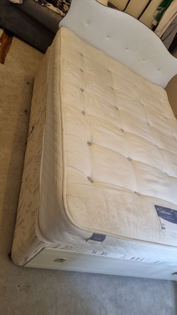 image for Dubl bed and mattress good condition pet and smok free home dlevery available 
