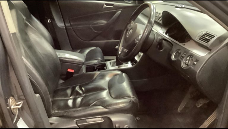 Volkswagen, PASSAT, Estate, 2010, Manual, 1968 (cc),5 doors - Image 12