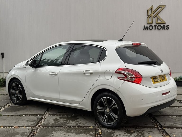 2013 Peugeot 208 1.2 VTi Intuitive Hatchback 5dr Petrol Manual Euro 5 (82 ps) Hatchback Petrol Ma...