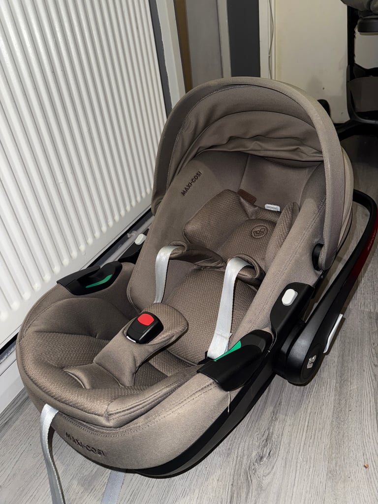 Full Maxi Cosi travel system 