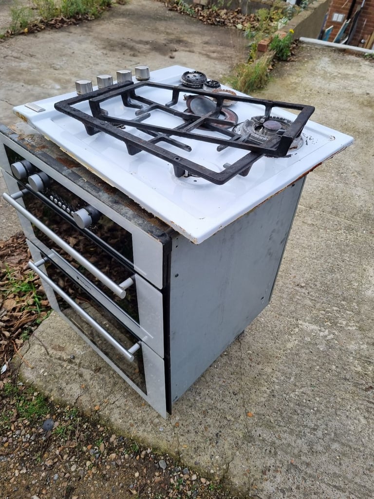 Free double electric oven amd gas hob working 