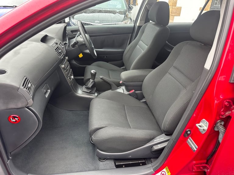 2004 Toyota Avensis 2.0 VVT-i T4 5dr ESTATE Petrol Manual