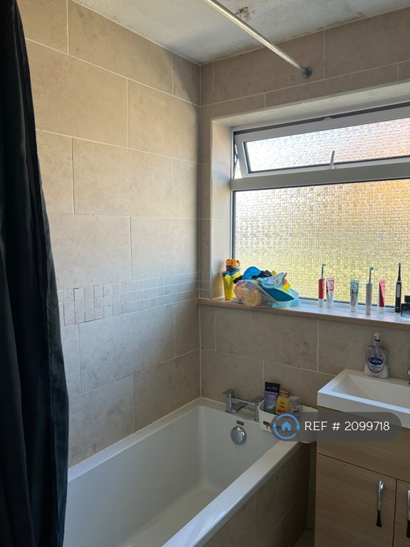 3 bedroom house in Keats Close, Newport Pagnell, MK16 (3 bed) (#2099718)