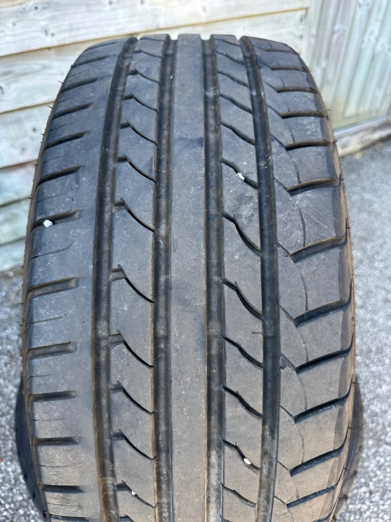 245/45ZRF19 102W XL MAXTREK MAXIMUS M1 RUNFLATS 7 MM TREAD X 2