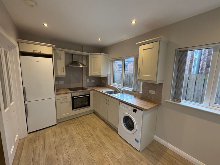 image for Bright and Spacious Teo Bedroom Semi Detached Off Shankill Road Close to Woodvale Park