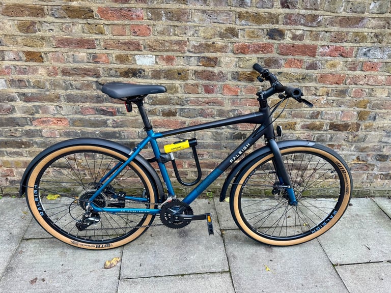 Raleigh Strava City Hybrid Bike - 50cm - Excellent Condition (Original Owner) 