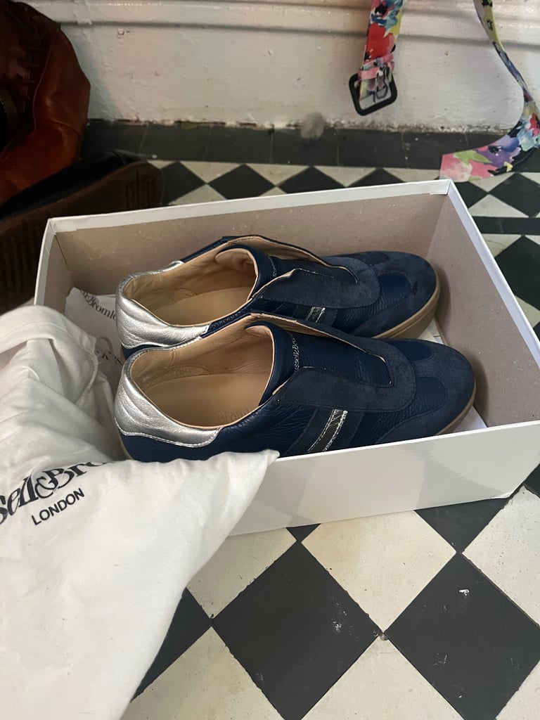 image for Russell Bromley Strike Leather/Suede Navy