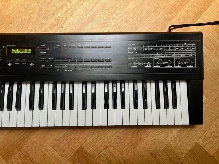 Roland D-10 LA Synthesis 80's Synthesizer
