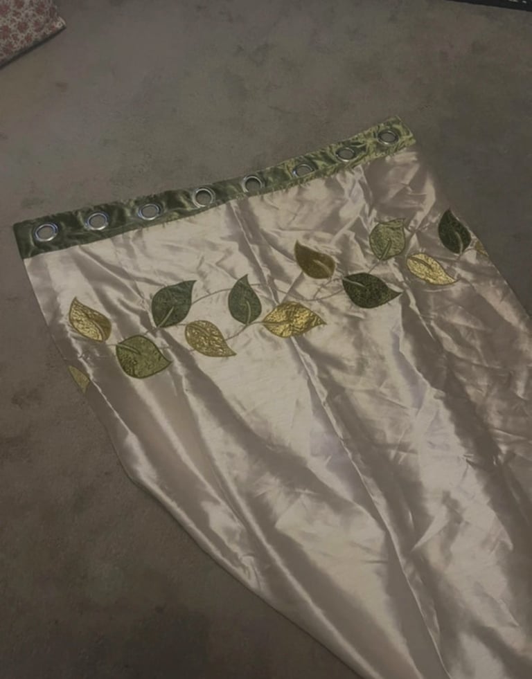 'Dreams and Drapes' pair of eyelet curtains (5ft 10 drop)