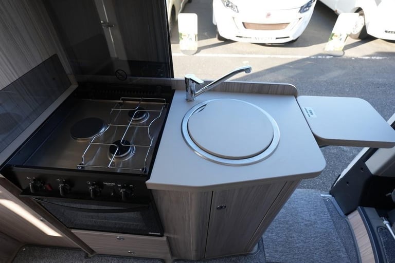 Elddis Chatsworth CV40 FIAT 3 BERTH 4 TRAVEL SEAT MOTORHOME