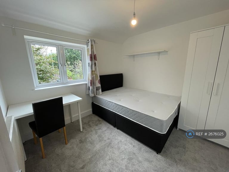 6 bedroom house in Cabell Road, Guildford, GU2 (6 bed) (#2676025)