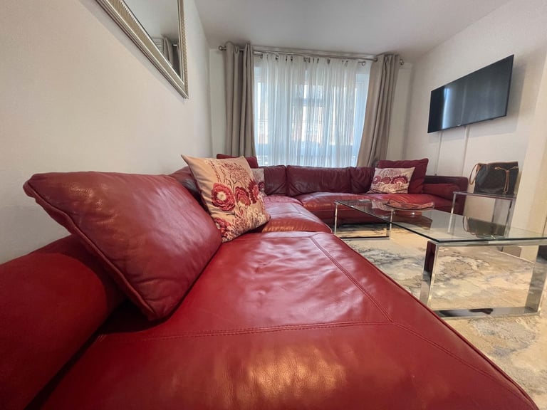 Luxury Red Natuzzi Italia Sofa with Ottoman — Contemporary Style (RRP: £4050)