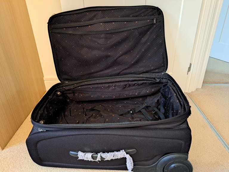 Medium suitcase