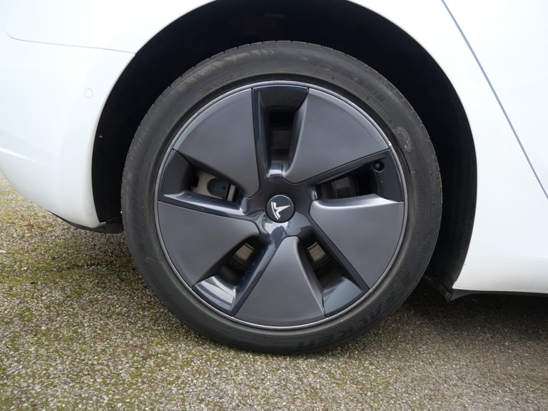 2022 Tesla Model 3 Standard Range Plus Electric Auto RWD (241 bhp) 4dr Electric