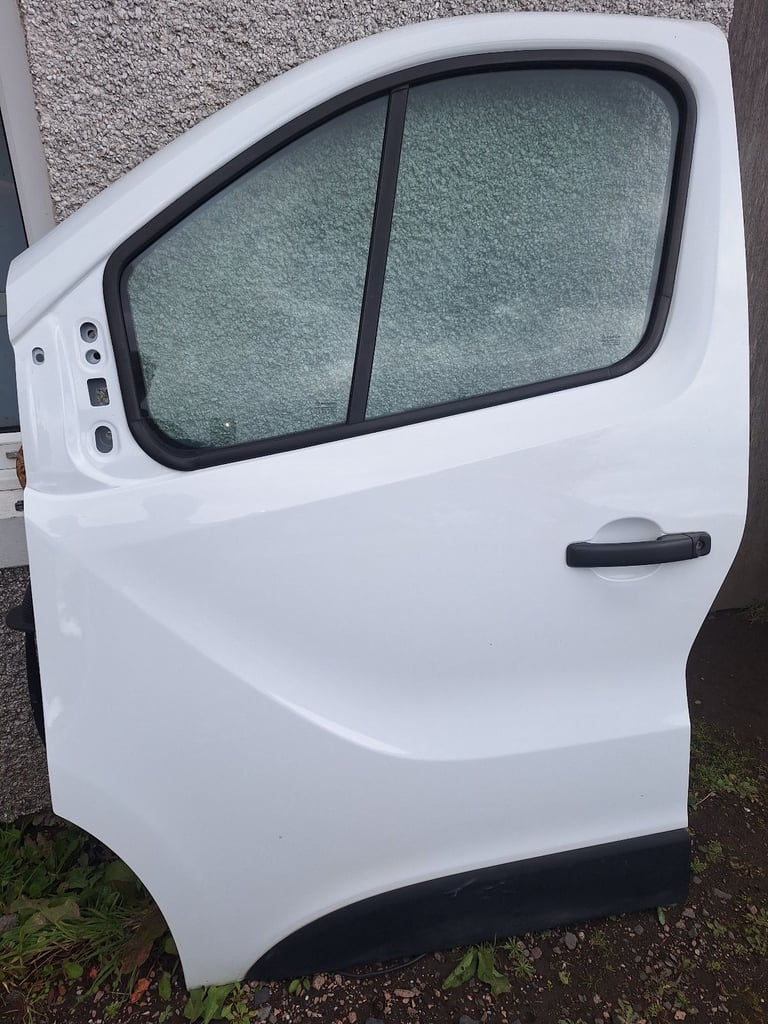 Vauxhall vivaro b 14-24 passenger left front door 