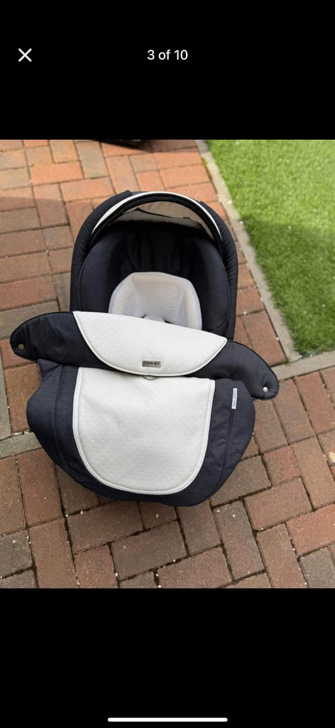 Mee-goo travel system pram