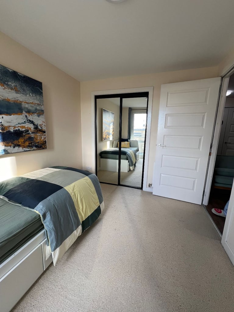 Double Room in a stylish penthouse | Edinburgh North