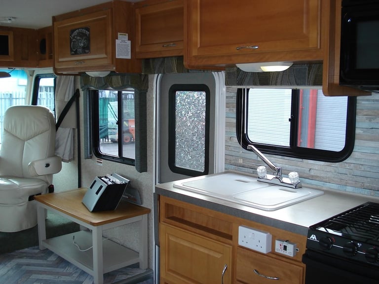 Fleetwood Fiesta 32S american motorhome rv PETROL AUTOMATIC 2007/53