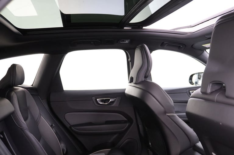 2020 Volvo XC60 2.0 B5 MHEV R-Design SUV 5dr Petrol Hybrid Auto AWD Euro 6 (s/s) (250 ps) ESTATE ...