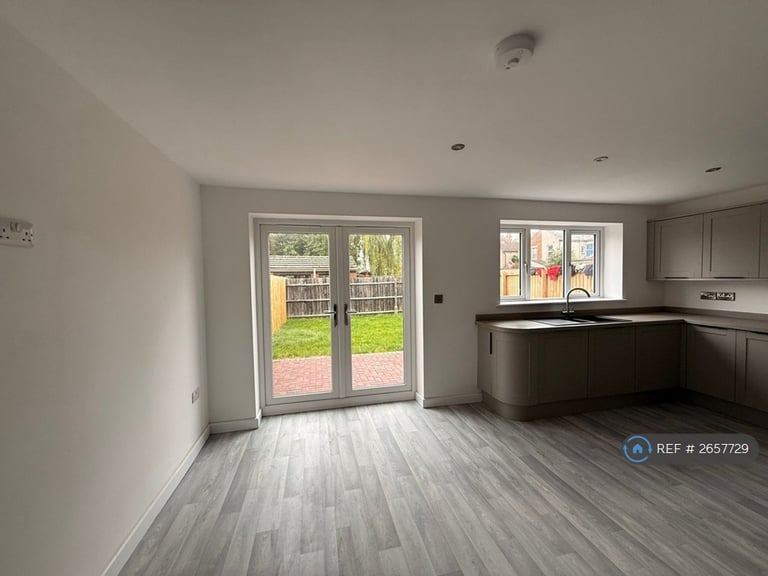 3 bedroom house in Cody Court, Silverdale Close, CV2 (3 bed) (#2657729)