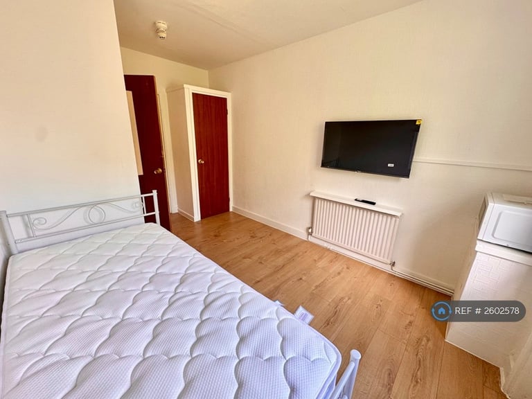 1 bedroom in Sussex Gardens, London, W2 (#2602578)