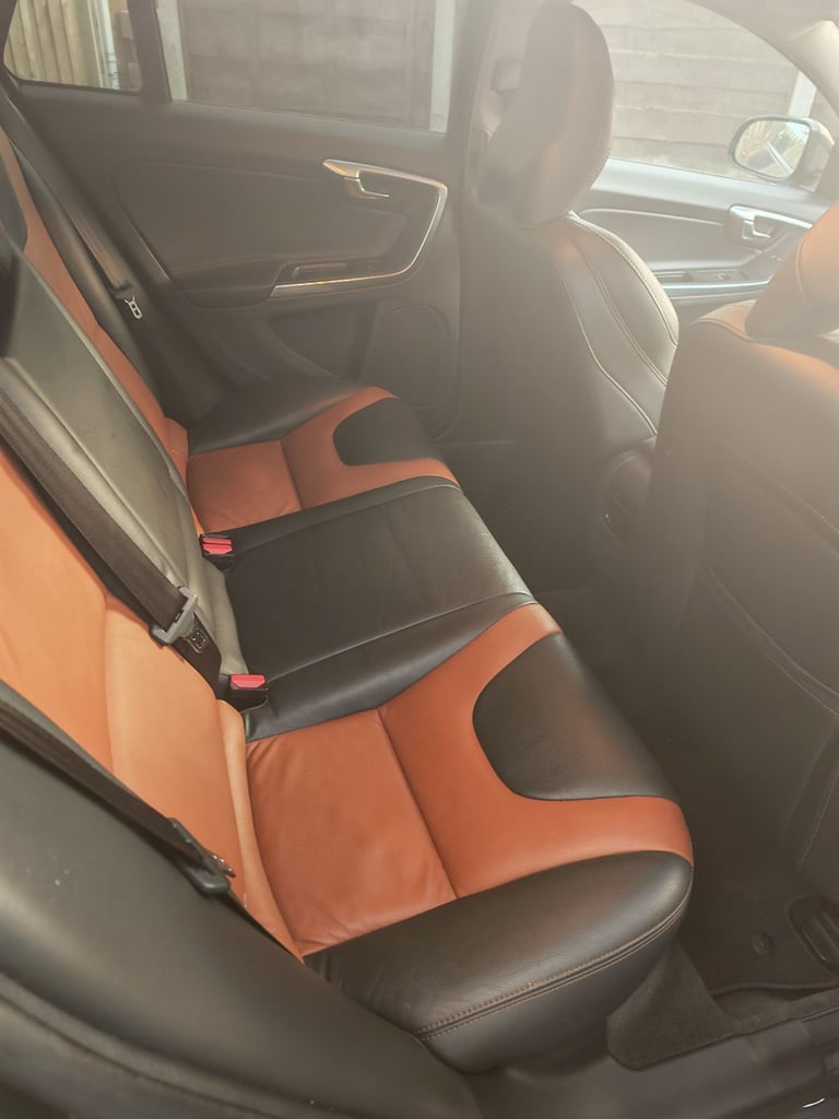 Volvo, V60, Estate, 2016, Semi-Auto, 2400 (cc), 5 doors