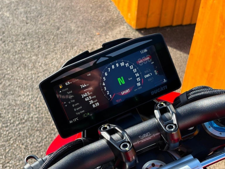 DUCATI STREETFIGHTER V4 S