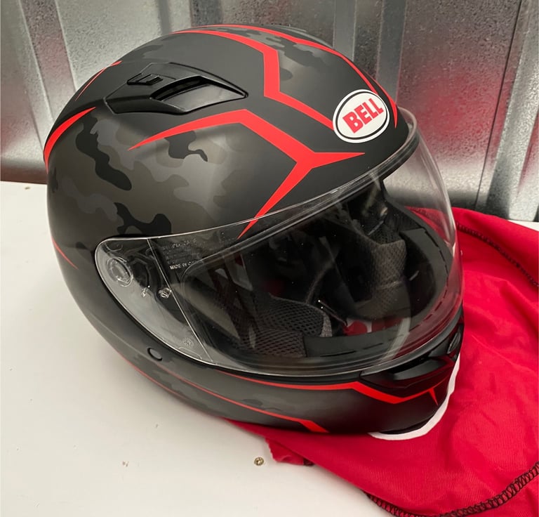 Bell motorbike stealth (m) helmet (new) camo & red