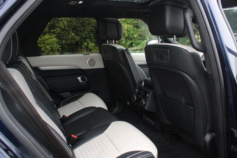 2022 Land Rover Discovery 3.0 D300 R-Dynamic HSE 5dr Auto ESTATE DIESEL Automatic