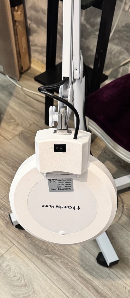 image for Floor standing magnifying lamp